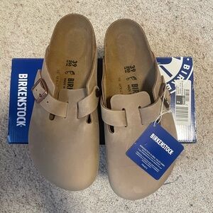 BRAND NEW Birkenstock Beige Slip-On Clogs